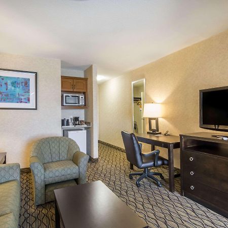 Clarion Hotel & Conference Centre Sherwood Park Buitenkant foto