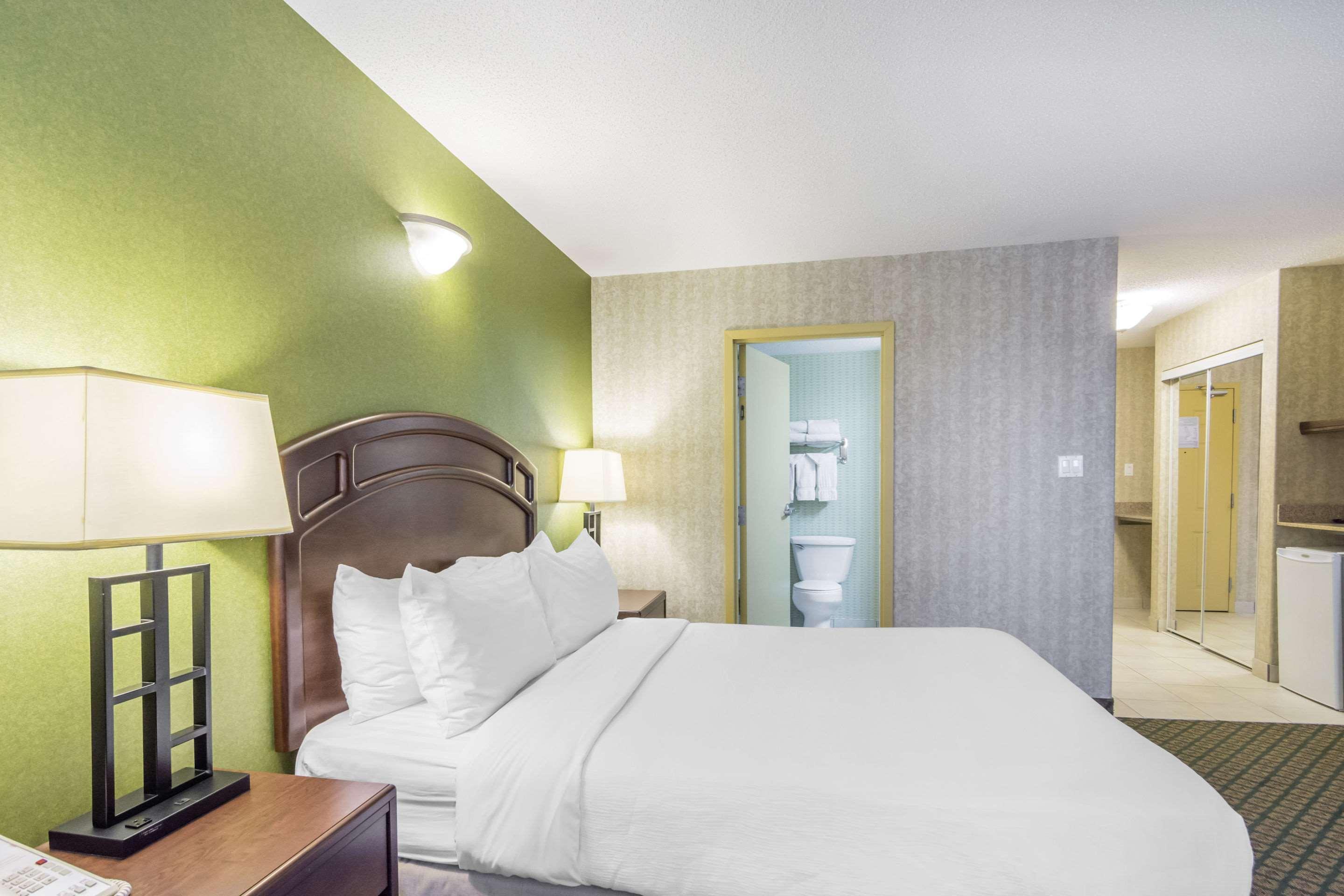 Clarion Hotel & Conference Centre Sherwood Park Buitenkant foto