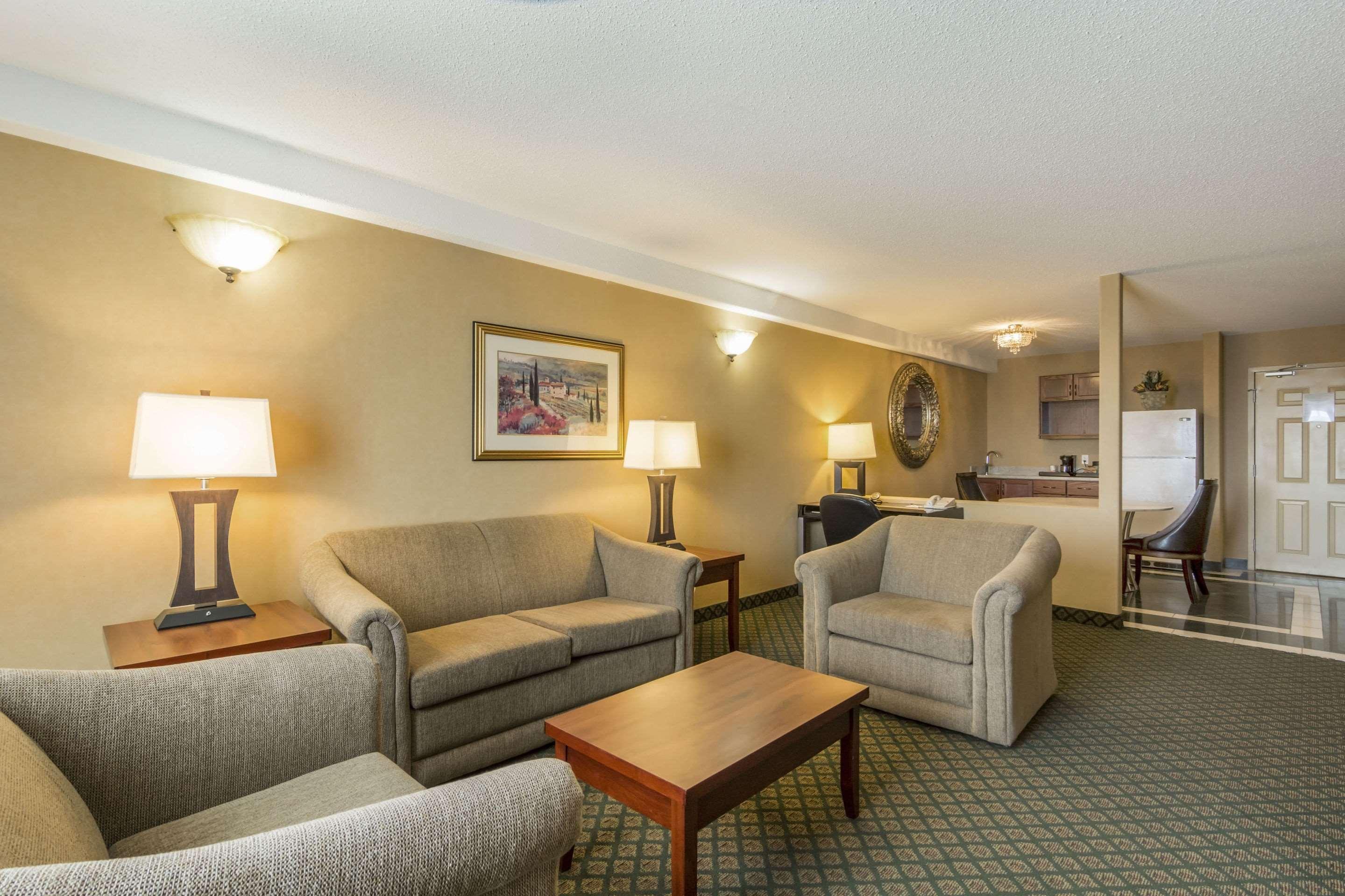 Clarion Hotel & Conference Centre Sherwood Park Buitenkant foto