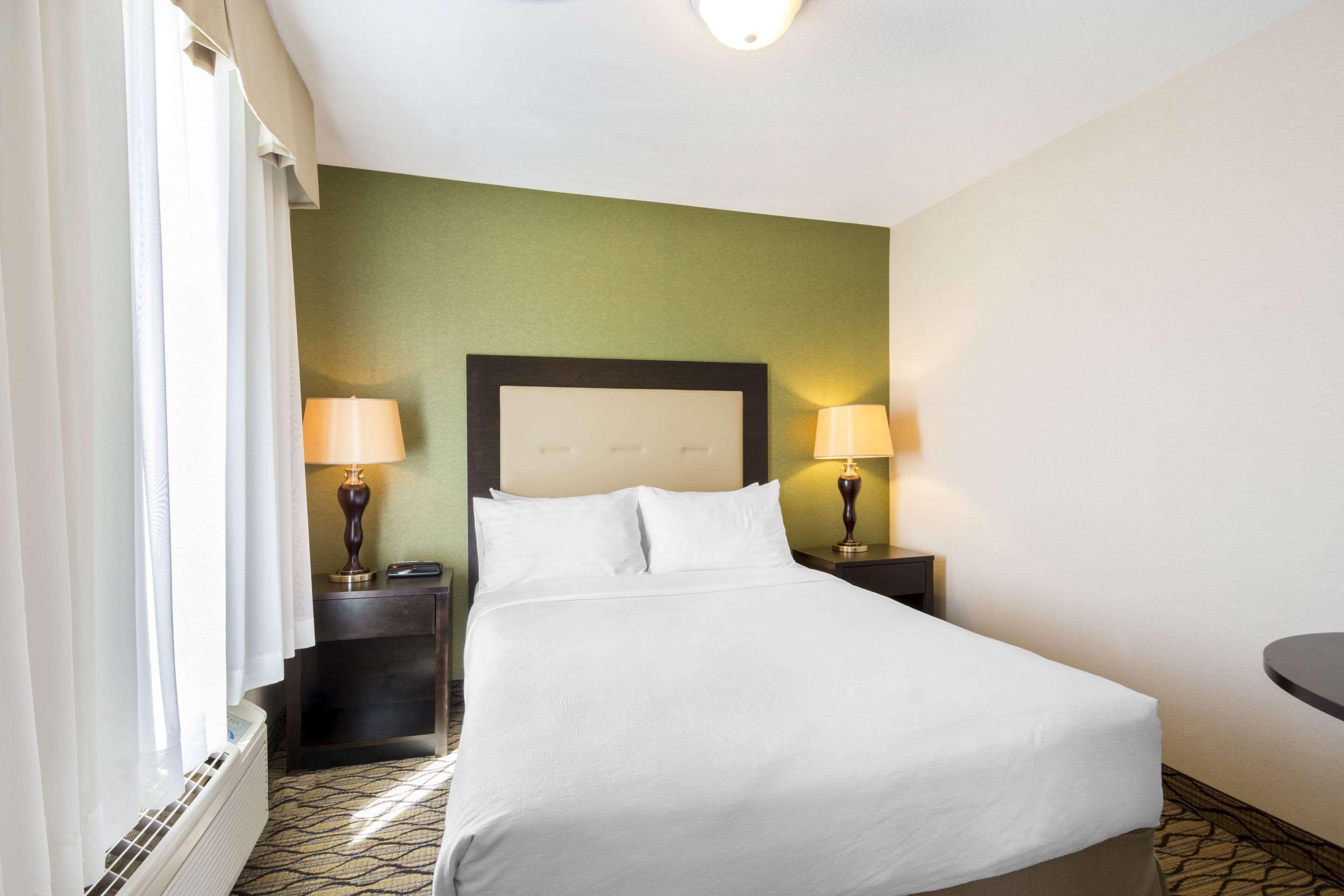 Clarion Hotel & Conference Centre Sherwood Park Buitenkant foto