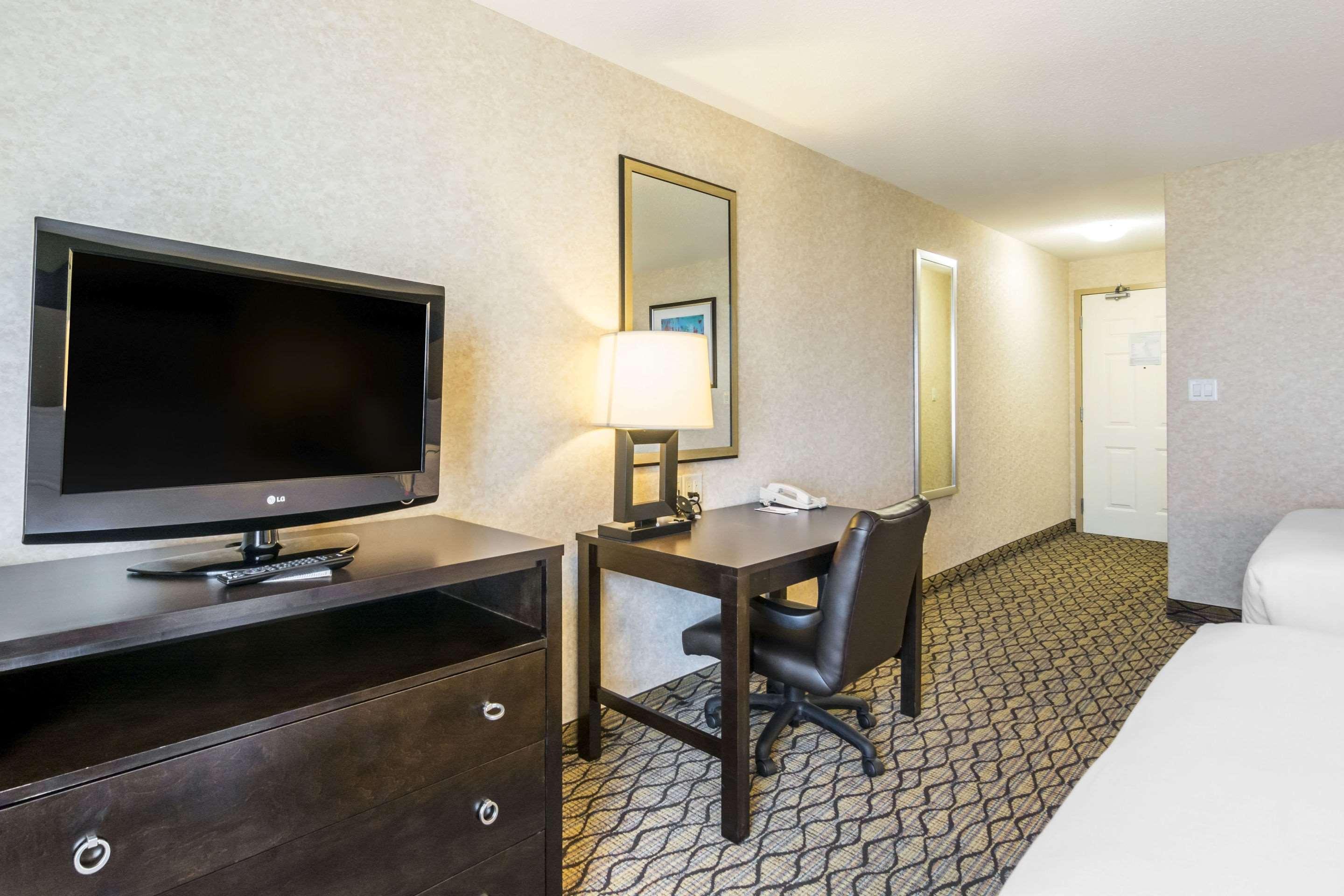 Clarion Hotel & Conference Centre Sherwood Park Buitenkant foto