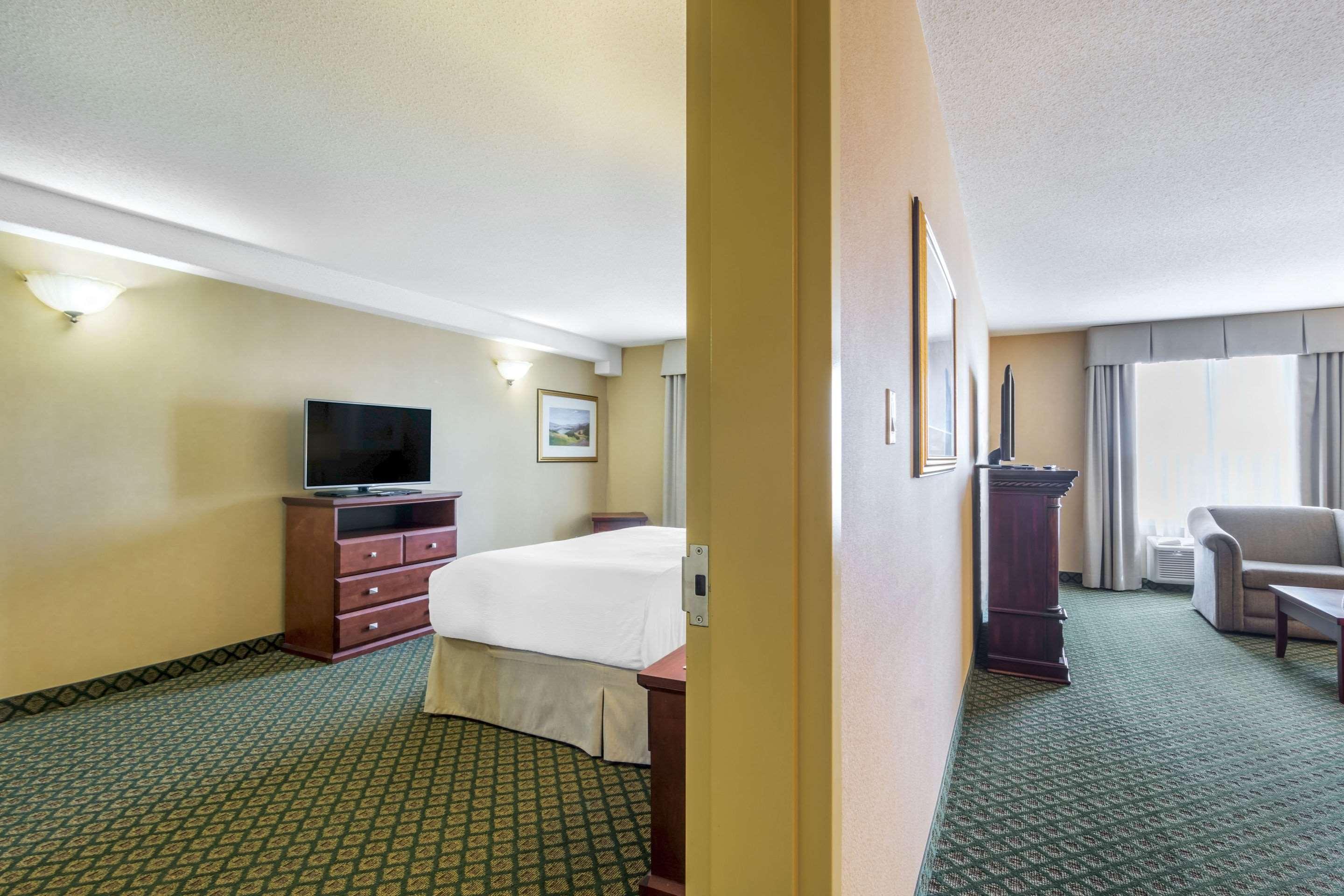 Clarion Hotel & Conference Centre Sherwood Park Buitenkant foto