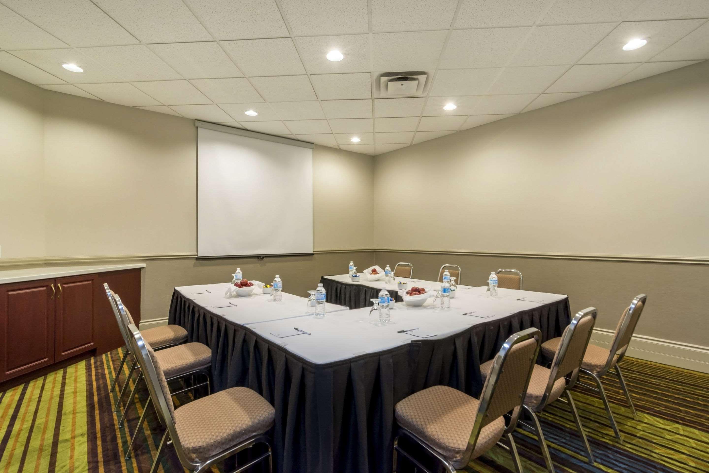 Clarion Hotel & Conference Centre Sherwood Park Buitenkant foto