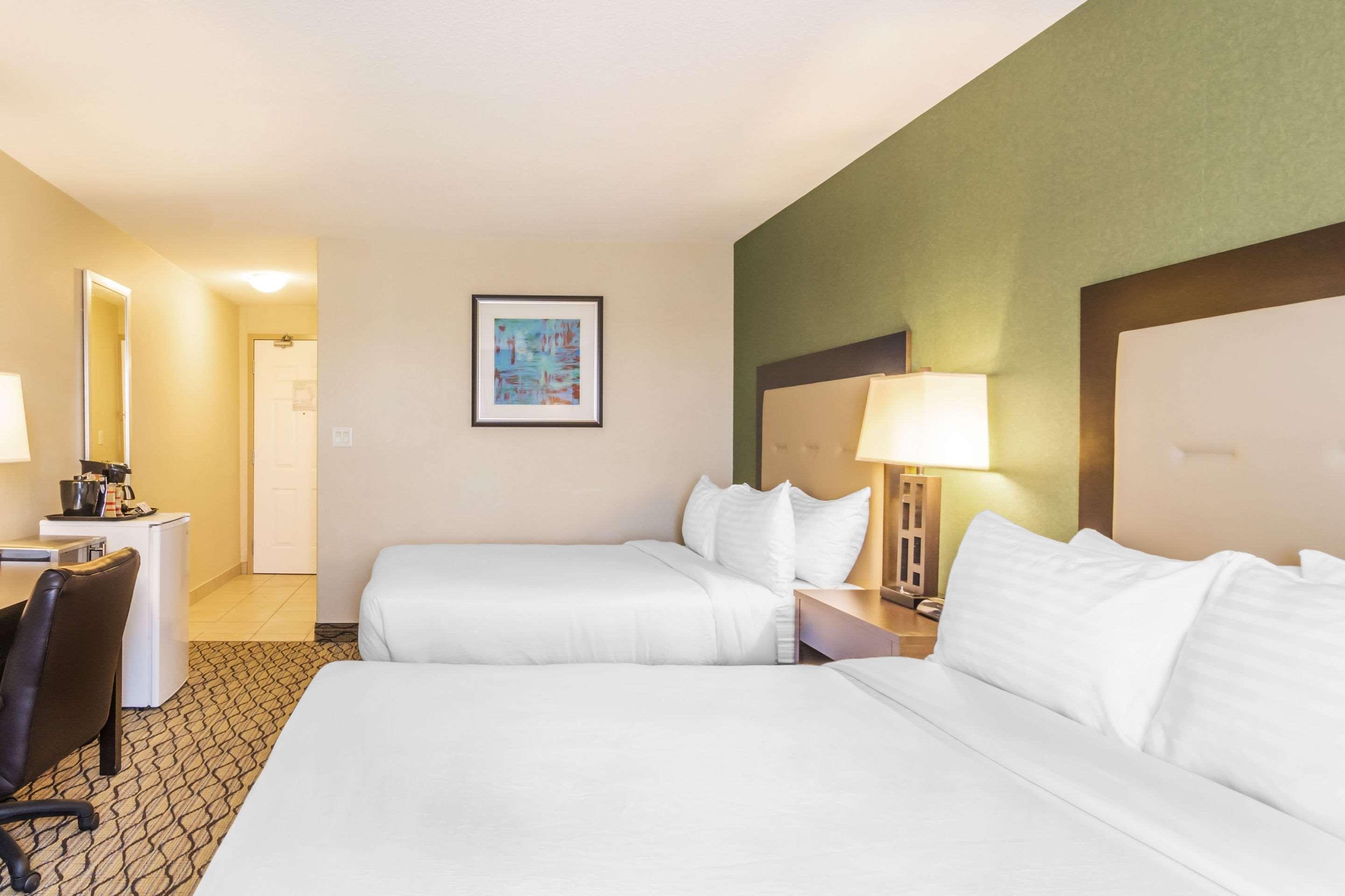 Clarion Hotel & Conference Centre Sherwood Park Buitenkant foto