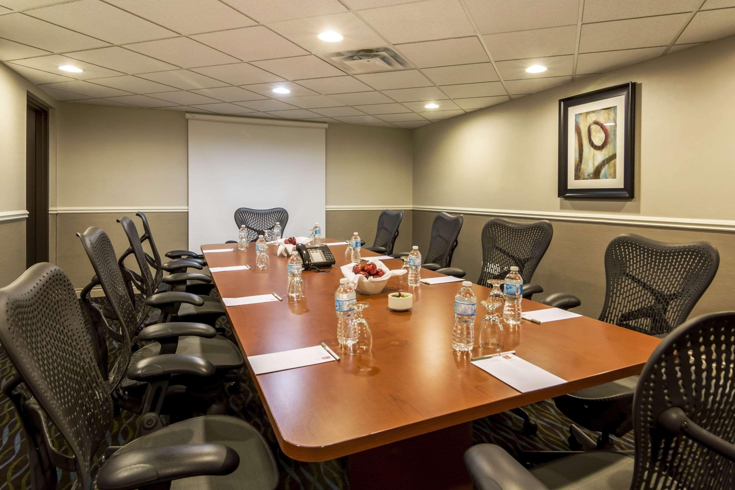 Clarion Hotel & Conference Centre Sherwood Park Buitenkant foto